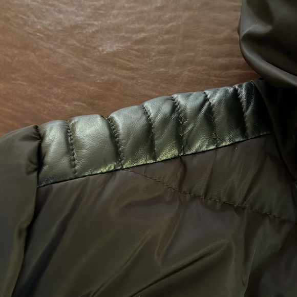 Super Cute barely worn once Moncler Woman’s Jacket. Size 5 - Picture 5 of 16